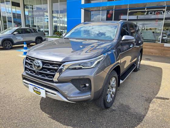 TOYOTA HILUX SW4 2.8 D-4D TURBO DIESEL SRX 4X4 AUTOMÁTICO TOYOTA HILUX SW4 2.8 D-4D TURBO DIESEL SRX 4X4 AUTOMÁTICO